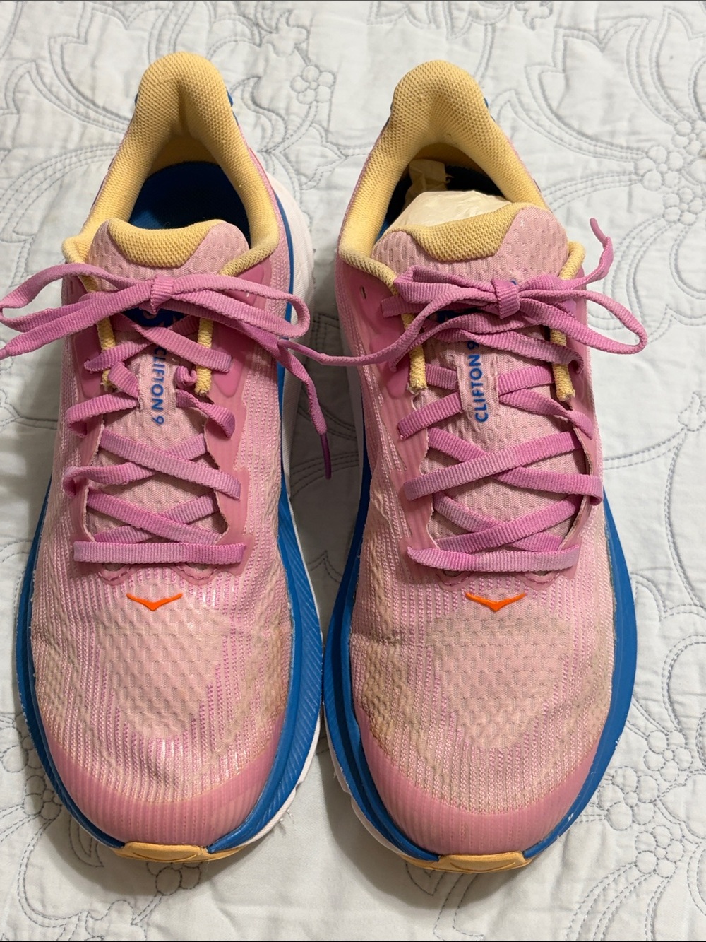 HOKA Hoka One One Youth PreOwned Pink & Yellow Laundered Size 6.5 MD